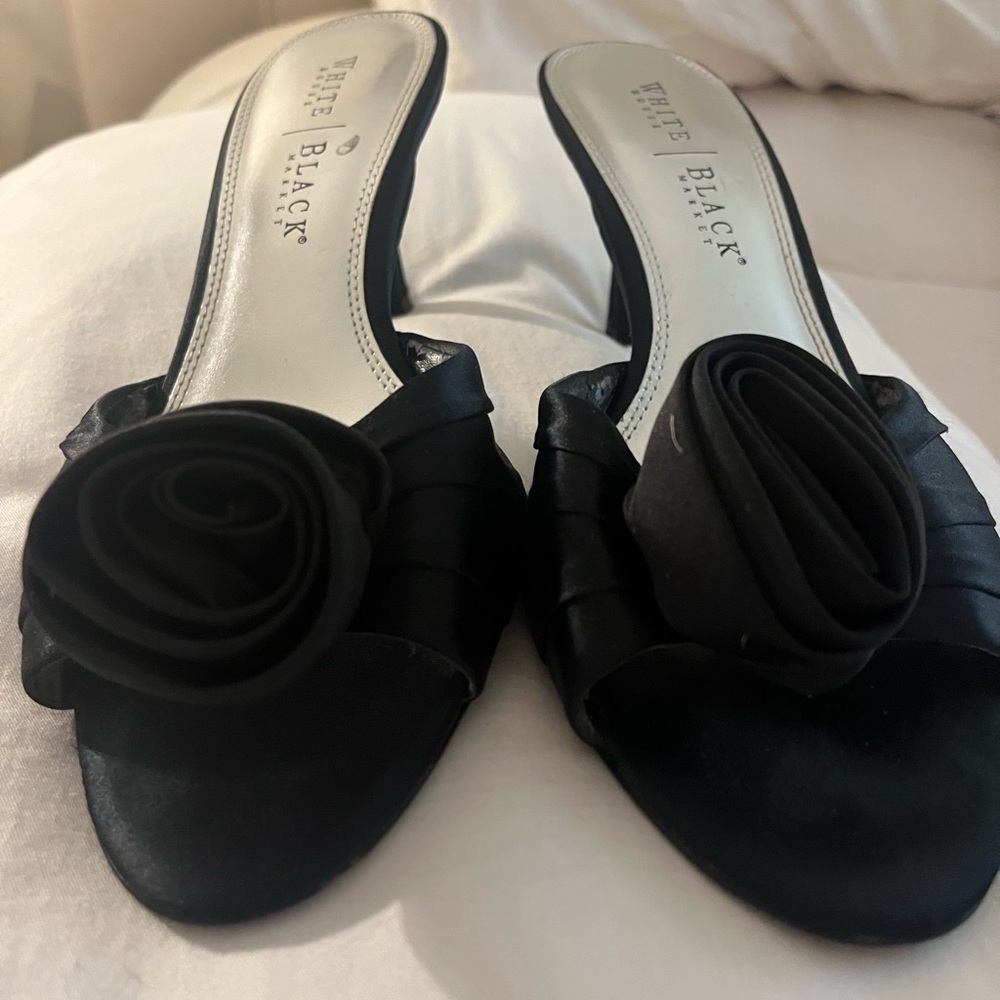 White House black market rose toe slip on heel.